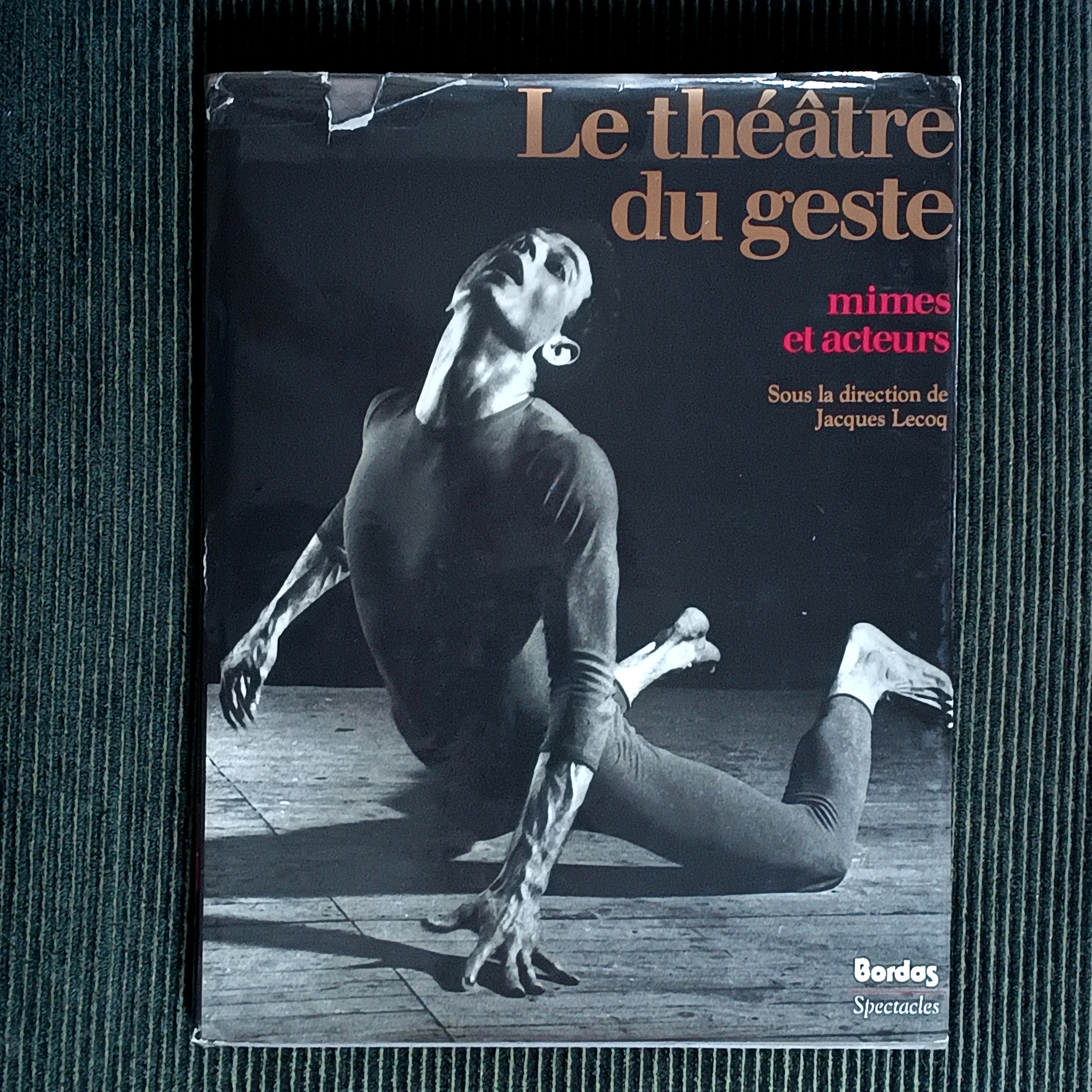 Le théâtre du geste: mimes et acteurs تئاتر ژست: میم‌ها و بازیگران، به ویراستاری ژاک لوکُک (فرانسوی)